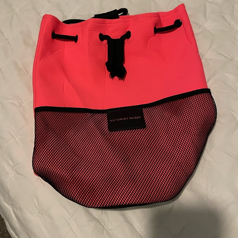 Cute Vitoria secret bag perfect for a pool or beach day. Pink with black straps